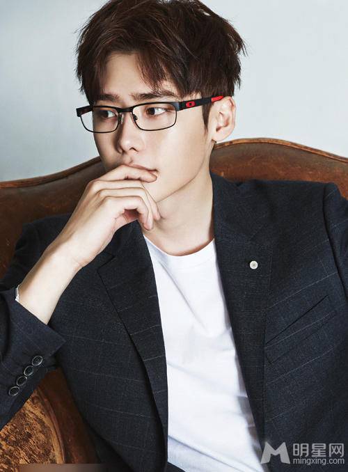 韩国男演员李钟硕帅气写真
