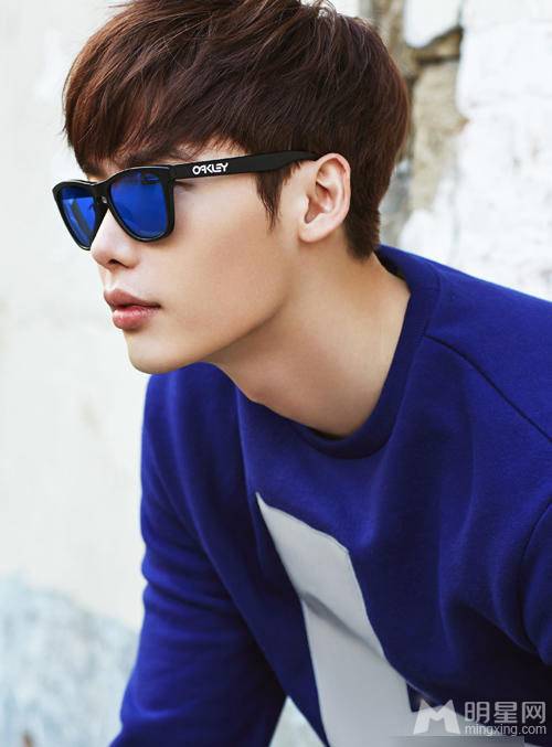 韩国男演员李钟硕帅气写真