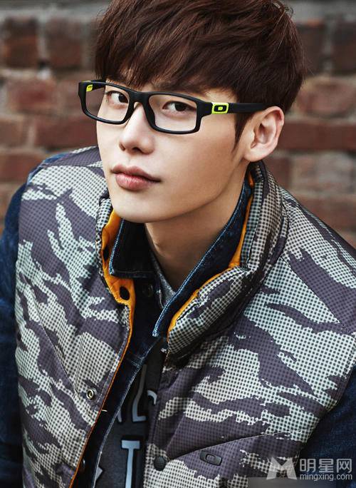 韩国男演员李钟硕帅气写真