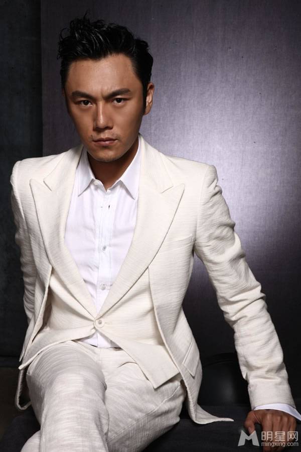 大陆演员秦昊玩转雅痞风魅力