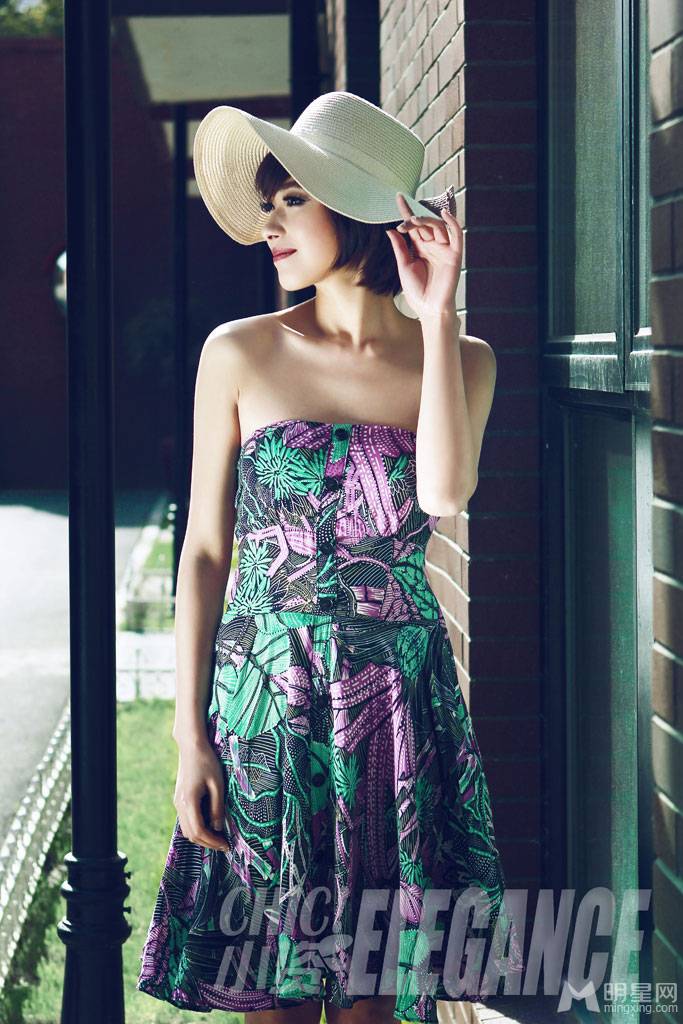 好先生演员万茜清爽裙装唯美写真