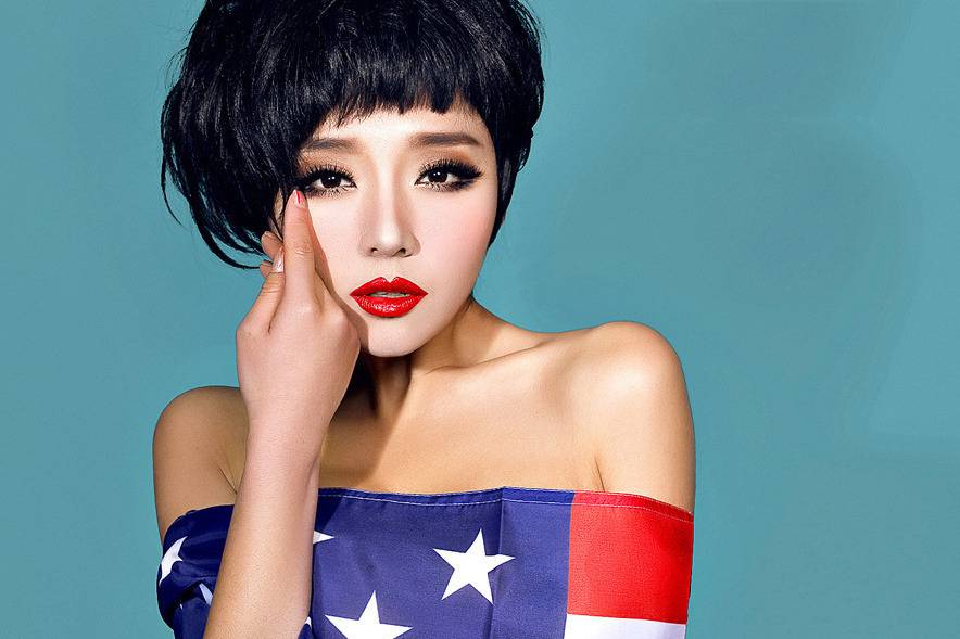 房程程欧美风写真性感红唇装俏皮可爱