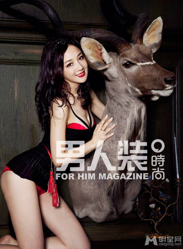 演员李依晓演绎百变风格魅力写真