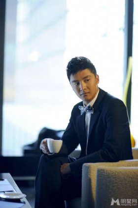 体育明星田亮演绎都市商务精英