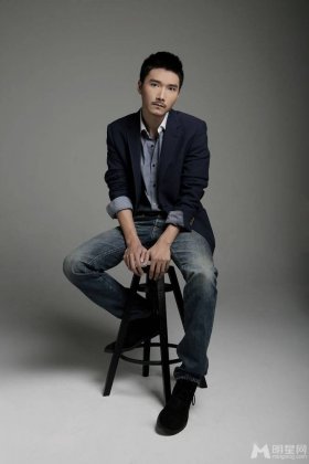 大陆男演员李泰最新帅气图片