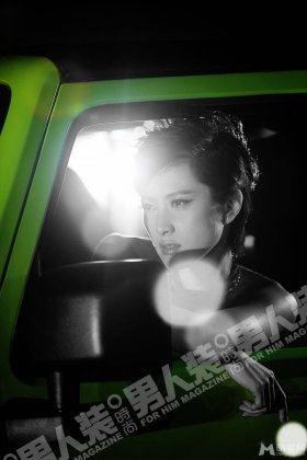 美女演员隋俊波黑白写真图片