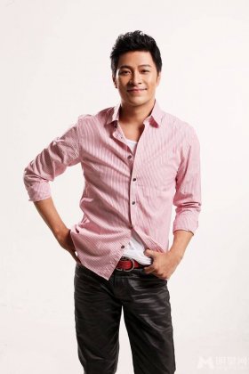 台湾演员刘汉强衬衫写真图片