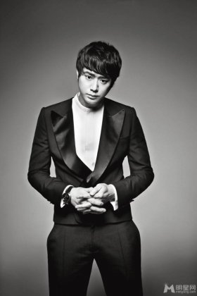 韩国演员千正明帅气写真照片