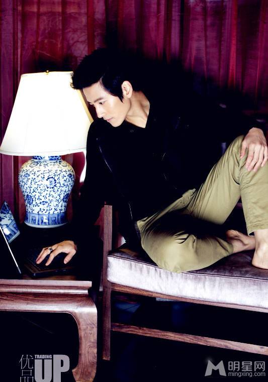 男明星张峻宁帅气写真图片