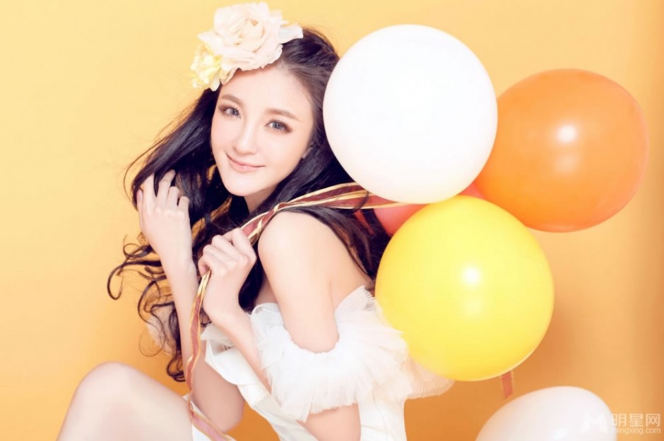 明星刘雨欣甜美可人写真图片