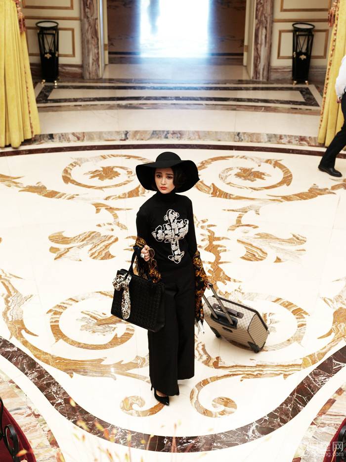 明星张歆艺贵妇造型惊艳写真