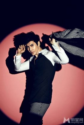 大陆男明星张伦硕帅气写真照片