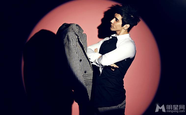 大陆男明星张伦硕帅气写真照片