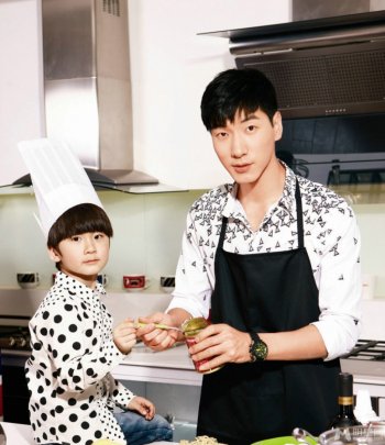 张亮天天最新亲子写真图片