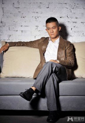 演员杨志刚冷峻帅气写真图片