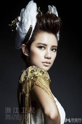 浙江主持人伊一时尚魅力写真