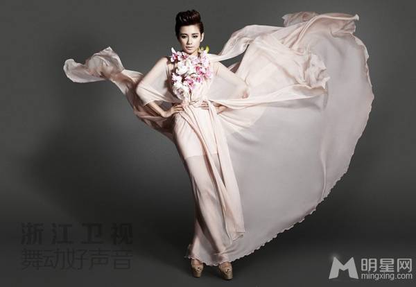 浙江主持人伊一时尚魅力写真