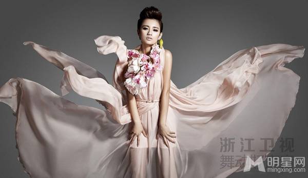 浙江主持人伊一时尚魅力写真