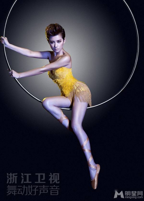 浙江主持人伊一时尚魅力写真