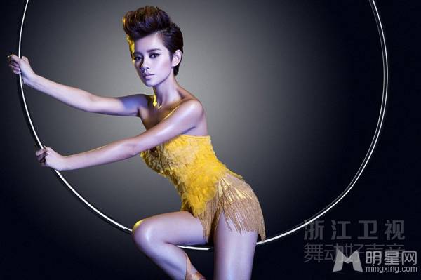 浙江主持人伊一时尚魅力写真