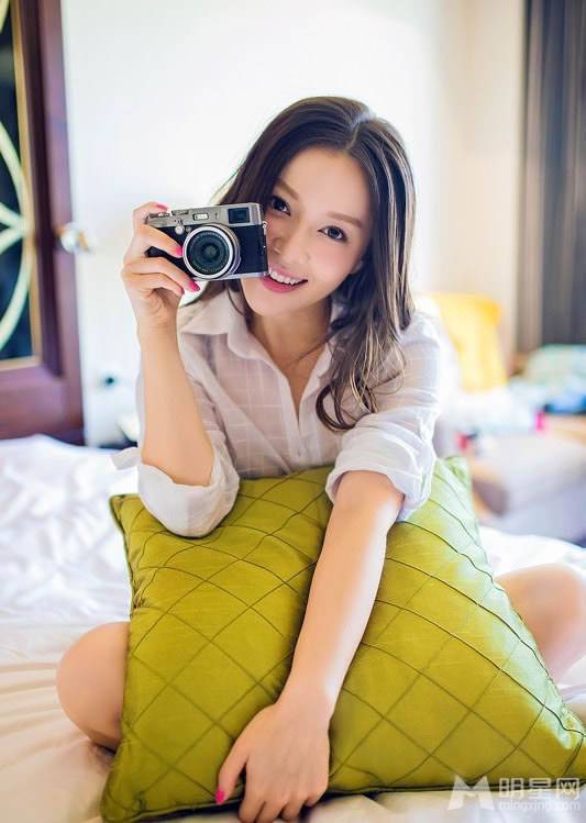 明星王紫依白衬衫唯美写真