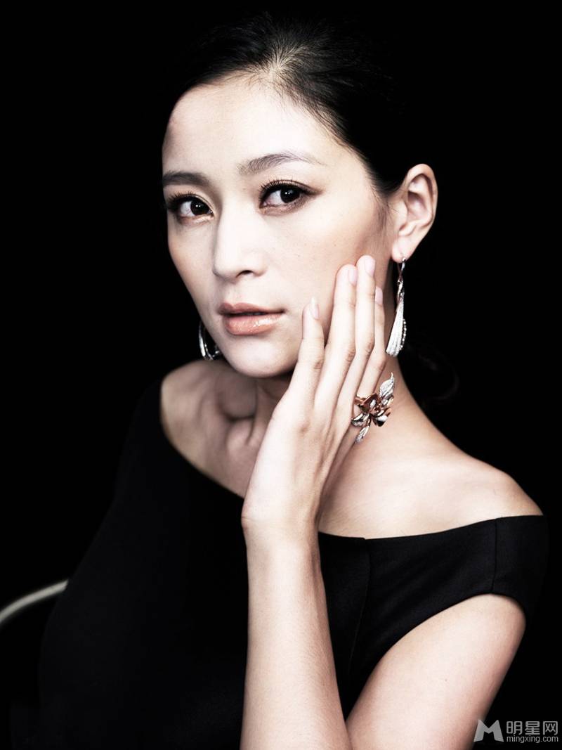 长歌行演员王媛可优雅写真照