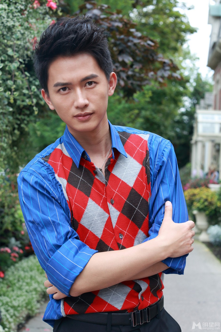 吕聿来秋日前卫时尚街拍写真