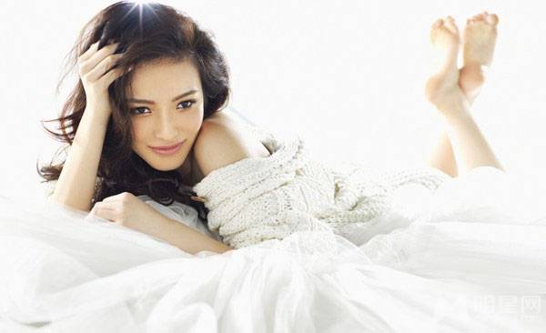 女明星顾璇床上唯美写真