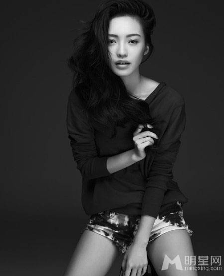 女明星顾璇床上唯美写真