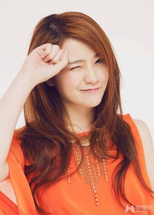 网络歌手香香青春靓丽写真图片