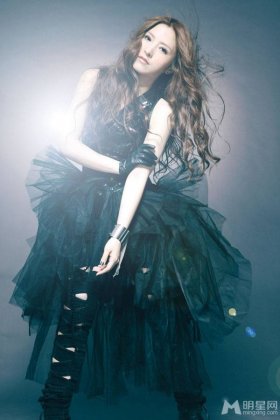 明星潘辰黑白造型时尚大片