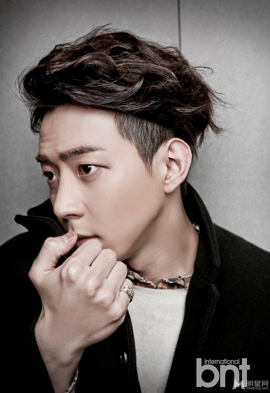 韩国男明星朴有焕帅气图片