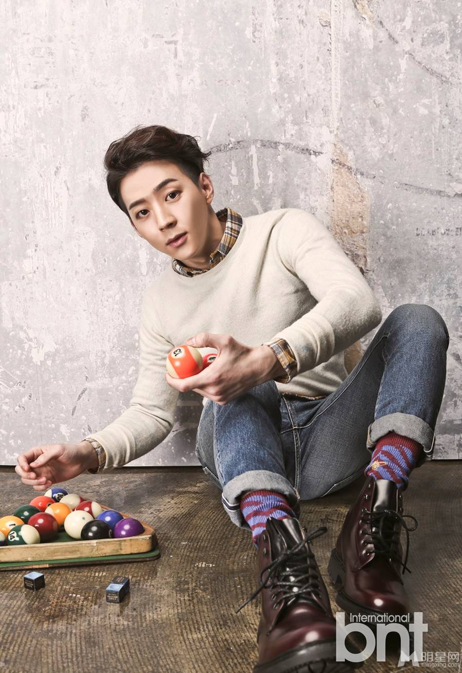 韩国男明星朴有焕帅气图片