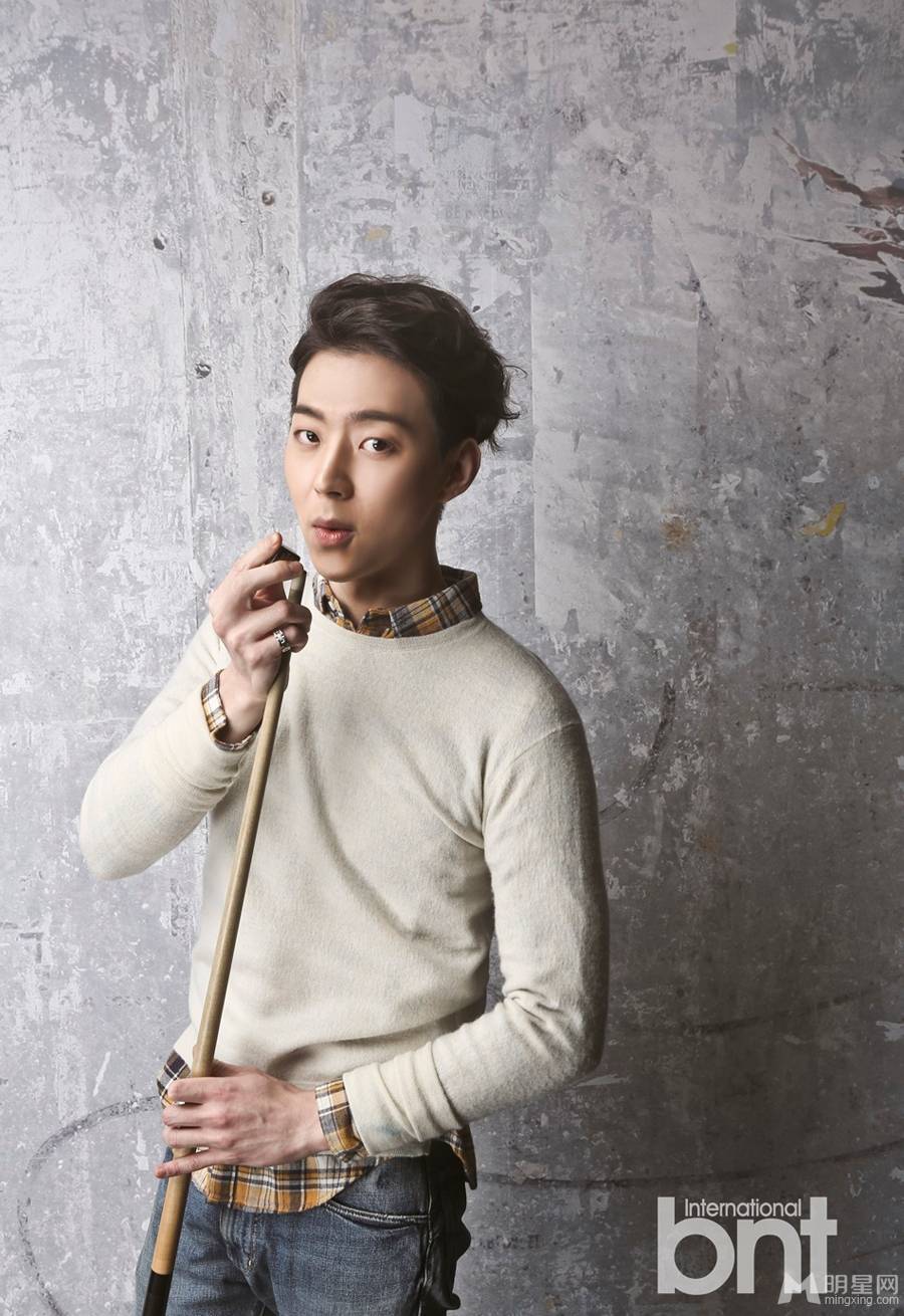 韩国男明星朴有焕帅气图片