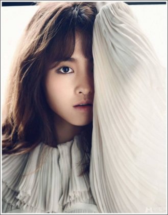 韩国女明星朴宝英黑色性感画报