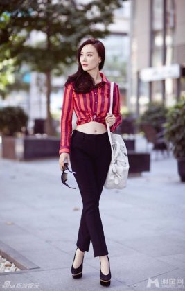 中国女演员陈数秋日时尚街拍