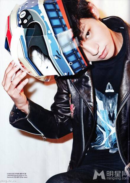 韩国帅气男明星郑俊英写真集