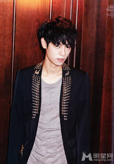 韩国帅气男明星郑俊英写真集