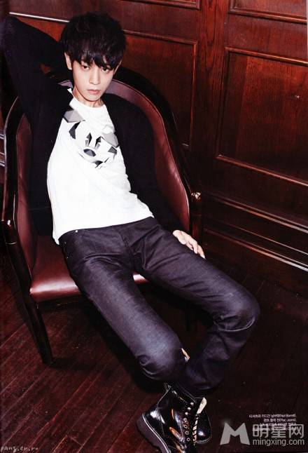 韩国帅气男明星郑俊英写真集