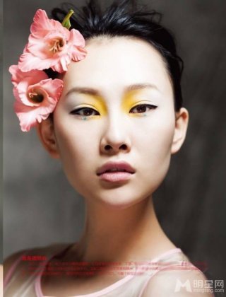 90后新晋女星李昕岳时尚美妆大片