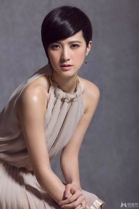 女电视剧演员隋俊波优雅性感写真