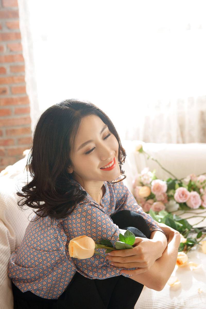 空政演员徐海乔携女友周毅拍情人节写真