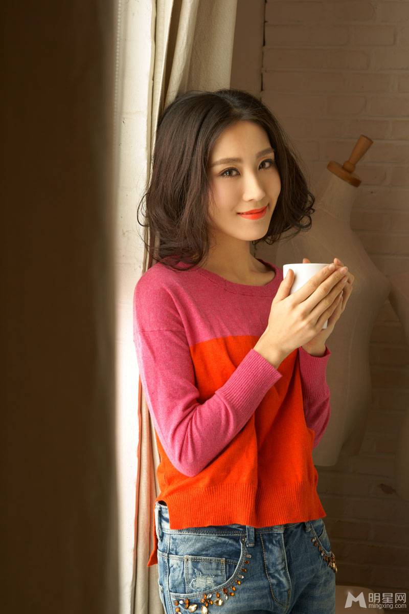 空政演员徐海乔携女友周毅拍情人节写真