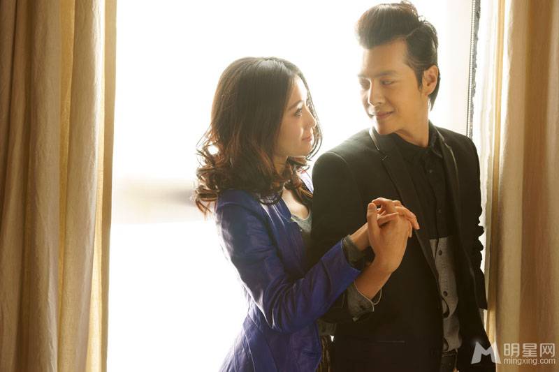 空政演员徐海乔携女友周毅拍情人节写真