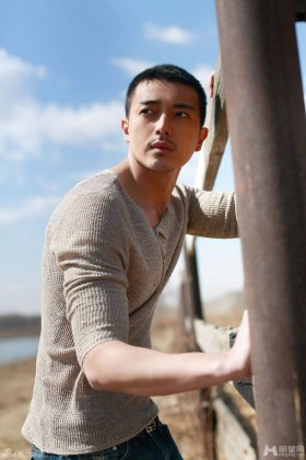 台湾影视男明星田家达休闲时尚写真