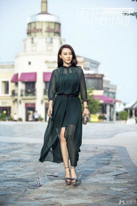 中国女演员陈数透视长裙性感街拍
