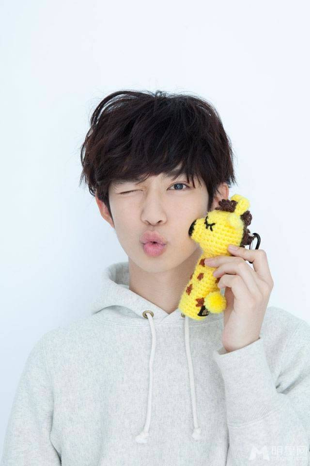 日本小鲜肉帅哥千叶雄大可爱卖萌照