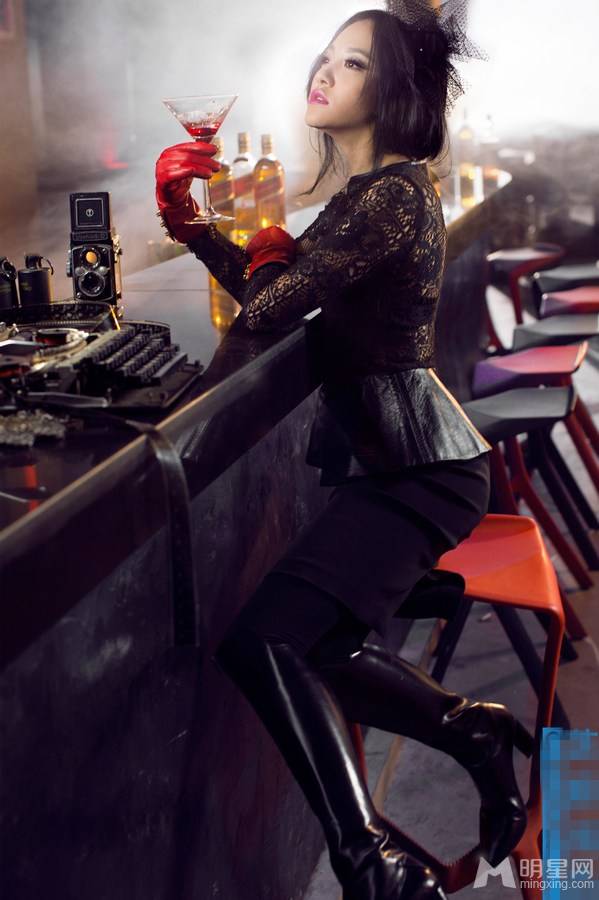 野草莓周楚楚性感复古写真图片