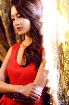 明星李沁造型百变写真图片