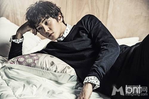 韩国影星朱元时尚帅气写真